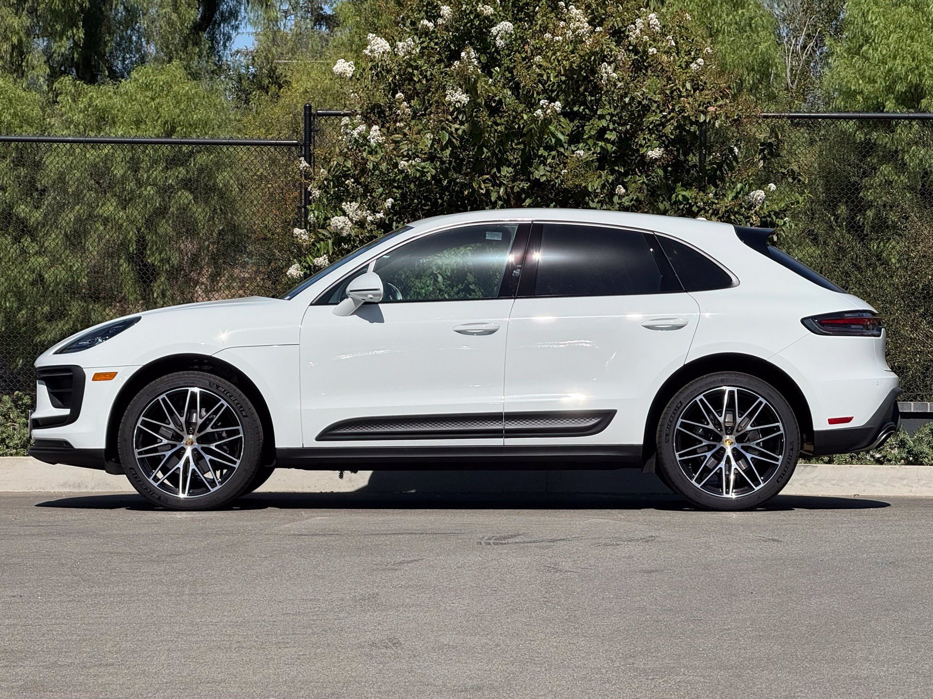Used 2026 Porsche Macan AWD/4WD image 2