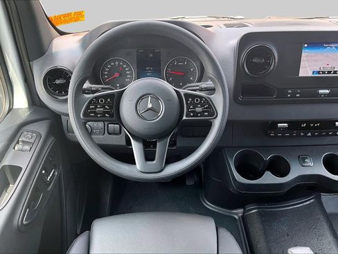 Used 2024 Mercedes-Benz Sprinter 2500 image 6