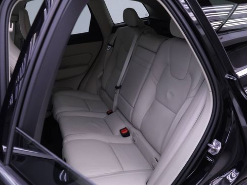 Certified 2022 Volvo XC60 B6 Inscription w/ Advanced Package image 16