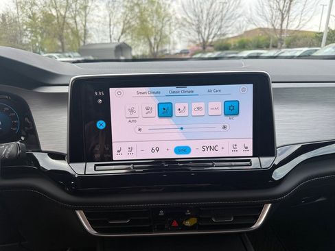 New 2026 Volkswagen Atlas Cross Sport SE AWD/4WD image 18