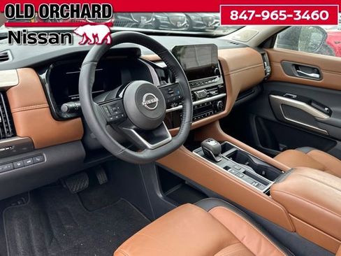 Used 2024 Nissan Pathfinder Platinum image 14