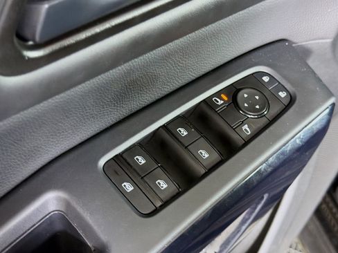 Used 2025 Nissan Pathfinder SV AWD/4WD image 15