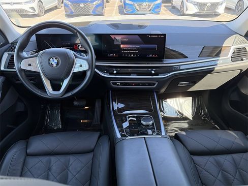Used 2024 BMW X7 xDrive40i w/ Premium Package image 2