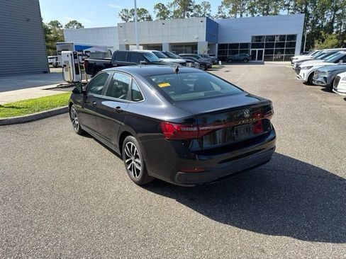 Used 2025 Volkswagen Jetta SE FWD image 7