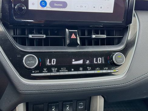 Used 2023 Toyota Corolla Cross XLE image 12