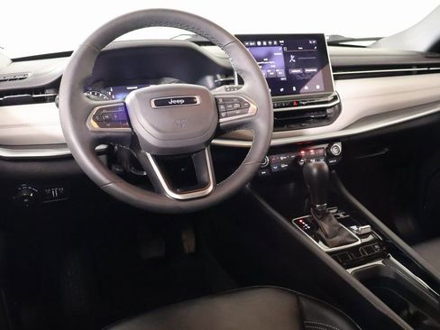 Used 2025 Jeep Compass Limited image 2