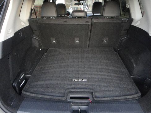 Used 2021 Nissan Rogue SV w/ Premium Package image 12