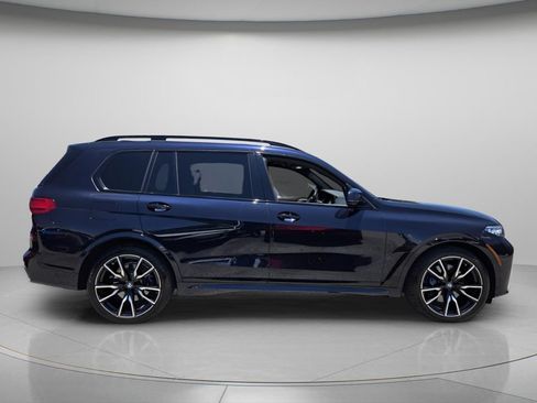 Used 2022 BMW X7 xDrive40i w/ M Sport Package AWD/4WD image 4