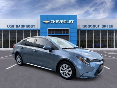 Used 2023 Toyota Corolla LE FWD image 2
