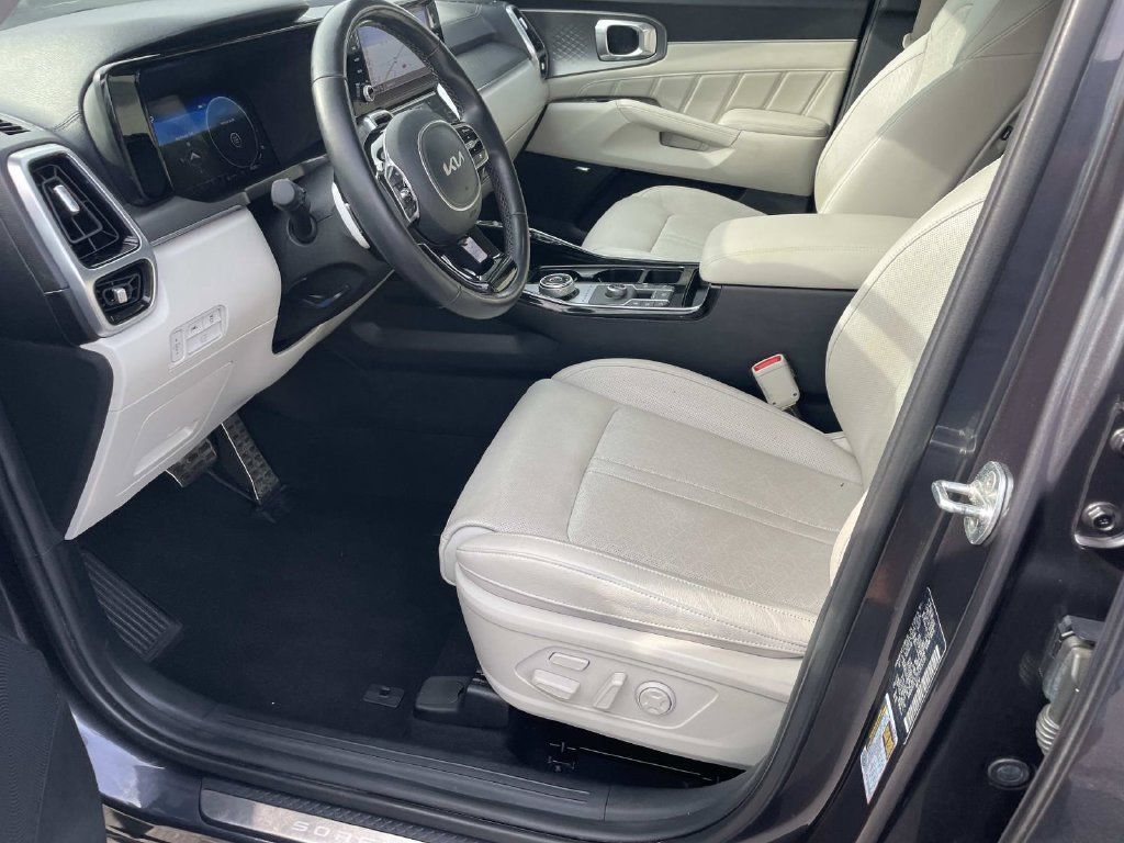 Used 2023 Kia Sorento SX Prestige w/ Panoramic Sunroof Package AWD/4WD image 18