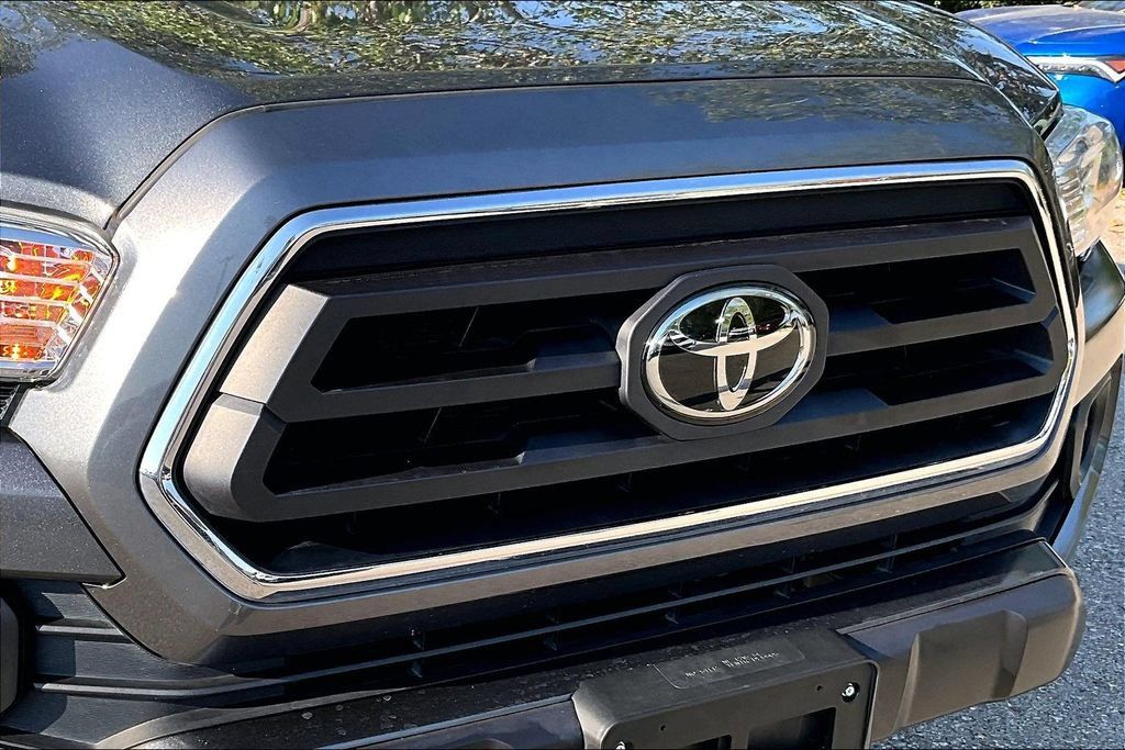 Used 2024 Toyota Tacoma TRD Sport AWD/4WD image 39