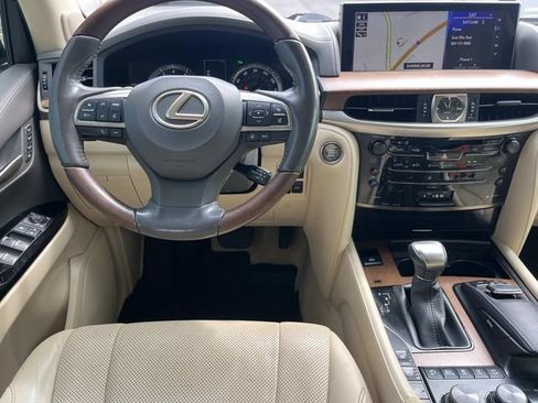 Used 2019 Lexus LX 570 4WD w/ Luxury Package image 13