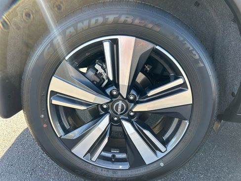 Used 2025 Nissan Rogue SL w/ SL Premium Package image 39