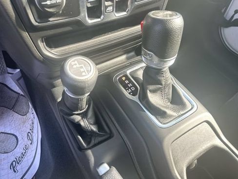 Used 2023 Jeep Wrangler Unlimited Sport AWD/4WD image 21