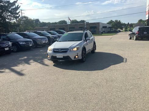 Used 2017 Subaru Crosstrek 2.0i Premium AWD/4WD image 4