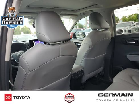 Used 2024 Toyota Highlander XLE FWD image 23