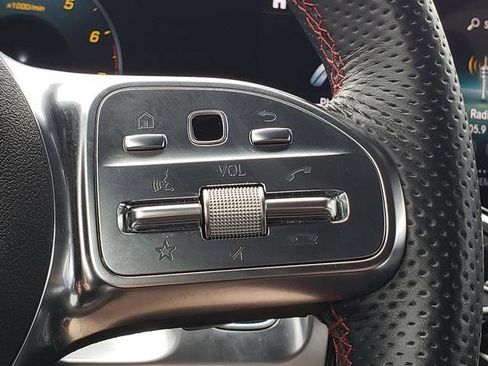 Used 2023 Mercedes-Benz GLB 250 4MATIC image 19