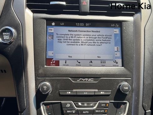 Used 2019 Ford Fusion SE FWD image 21