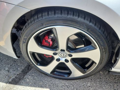 Used 2016 Volkswagen Golf 4-Door FWD image 15