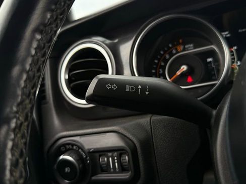 Used 2021 Jeep Wrangler Unlimited Sahara image 12