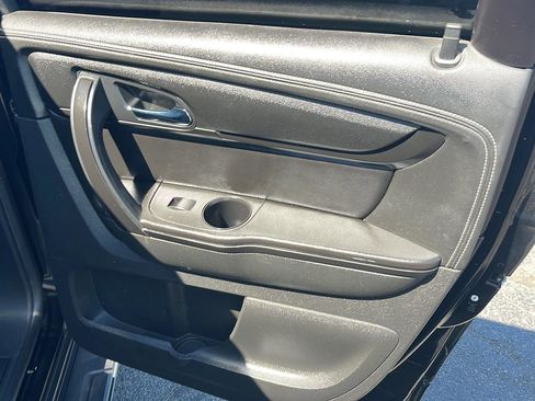 Used 2017 Chevrolet Traverse LT w/ Style and Technology Package FWD image 23