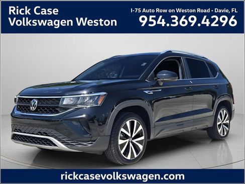 Certified 2024 Volkswagen Taos SE FWD image 1