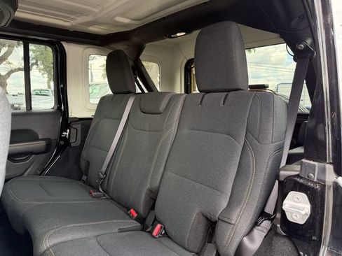 Used 2025 Jeep Wrangler Unlimited Sahara AWD/4WD image 19