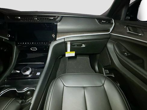 New 2026 Jeep Grand Cherokee Limited w/ Limited Altitude Package AWD/4WD image 29