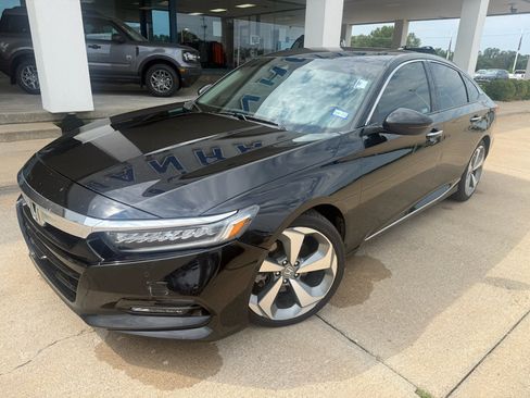 Used 2018 Honda Accord Touring image 6