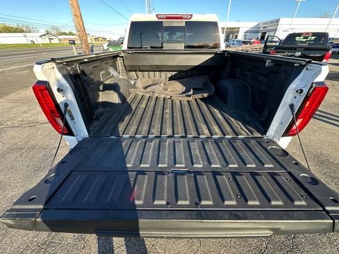 Used 2022 GMC Sierra 1500 SLT image 50