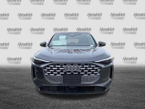 Certified 2025 Audi Q5 Premium AWD/4WD image 3