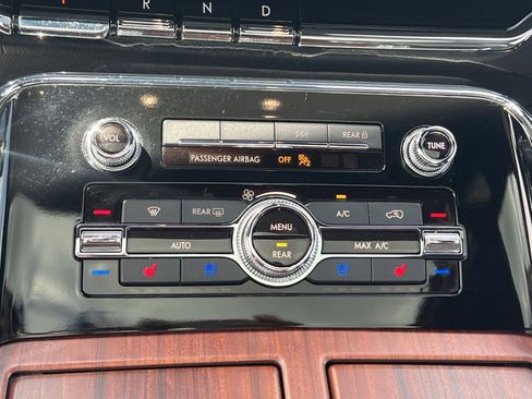 Used 2022 Lincoln Navigator L Reserve AWD/4WD image 29