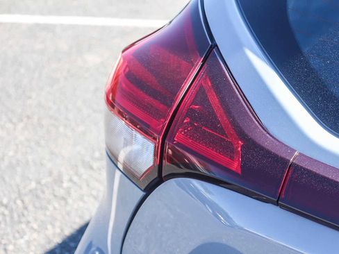 Used 2021 Nissan Kicks SV image 8