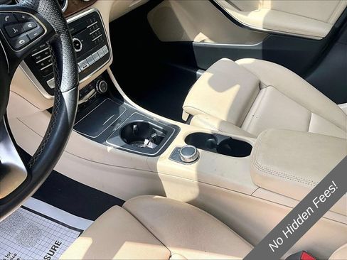 Used 2020 Mercedes-Benz GLA 250 4MATIC w/ Premium Package image 13