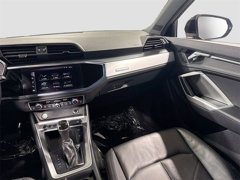 Used 2020 Audi Q3 2.0T Premium w/ Convenience Package image 24
