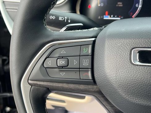 Used 2025 Jeep Grand Cherokee Limited w/ Luxury Tech Group II image 25