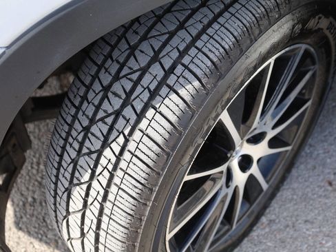 Used 2018 Toyota Highlander SE image 27