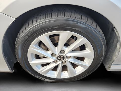 Used 2021 Toyota Camry LE image 17