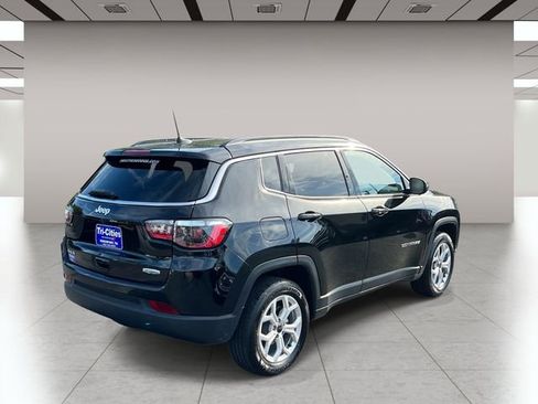 Used 2025 Jeep Compass Latitude AWD/4WD image 3