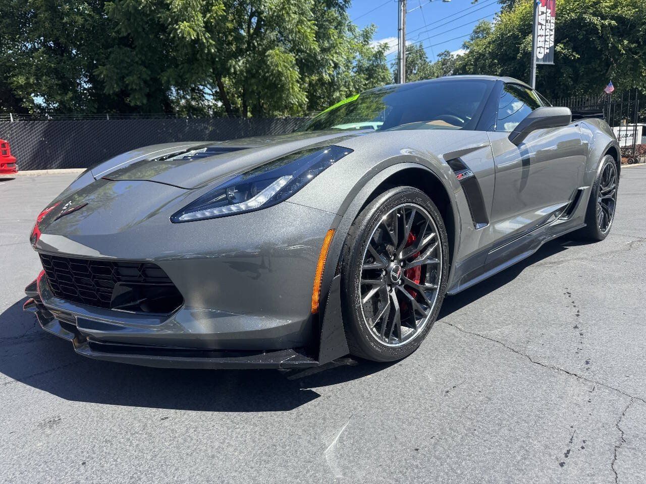 Used 2015 Chevrolet Corvette Z06 w/ 3LZ Preferred Equipment Group RWD image 2