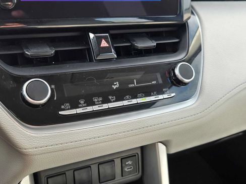 Certified 2025 Toyota Corolla Cross L AWD/4WD image 27