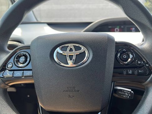 Certified 2022 Toyota Prius LE FWD image 31