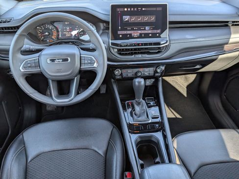 Used 2023 Jeep Compass Latitude AWD/4WD image 11