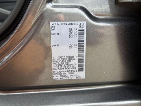 Used 2025 Nissan Altima 2.5 SV FWD image 24