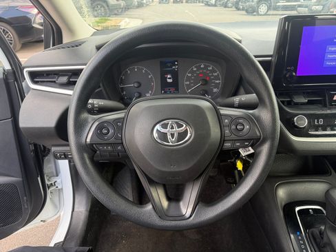 Certified 2025 Toyota Corolla LE FWD image 9