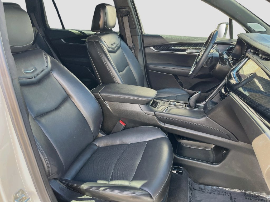 Used 2024 Cadillac XT6 Premium Luxury w/ LPO, Floor Liner Package AWD/4WD image 31