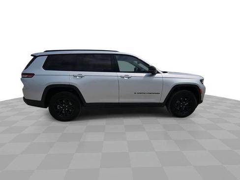 Used 2024 Jeep Grand Cherokee L Altitude RWD image 9