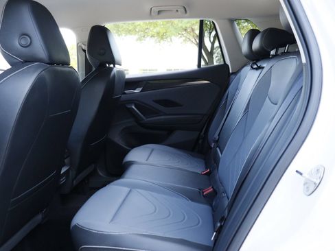 Certified 2025 Volkswagen Tiguan SE FWD image 25