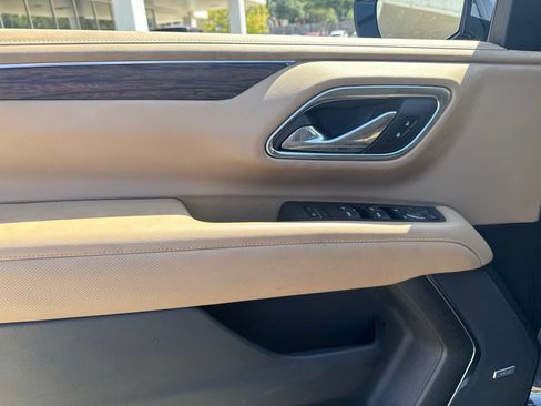Used 2024 Chevrolet Tahoe Premier w/ Premium Package AWD/4WD image 16