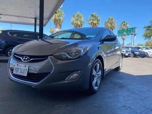 Used 2013 Hyundai Elantra GLS w/ Preferred Pkg FWD image 2